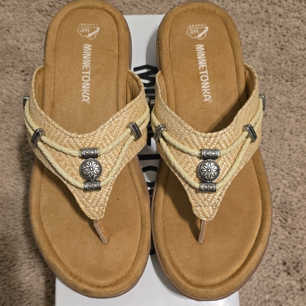 Minnetonka Women's Beige and Brown Sandals, Size 8